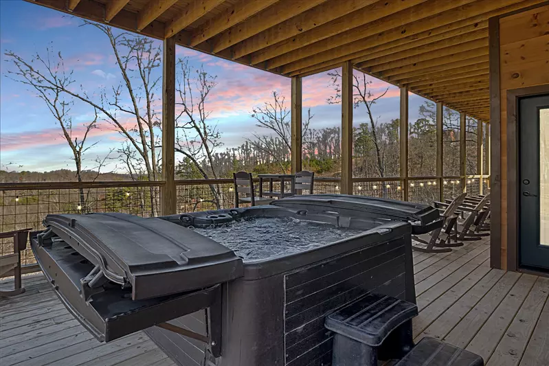 Moonshine Mountain Lodge