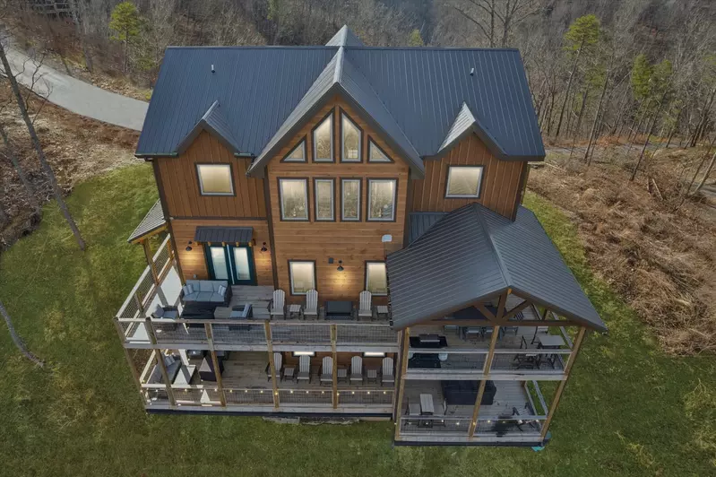 Moonshine Mountain Lodge