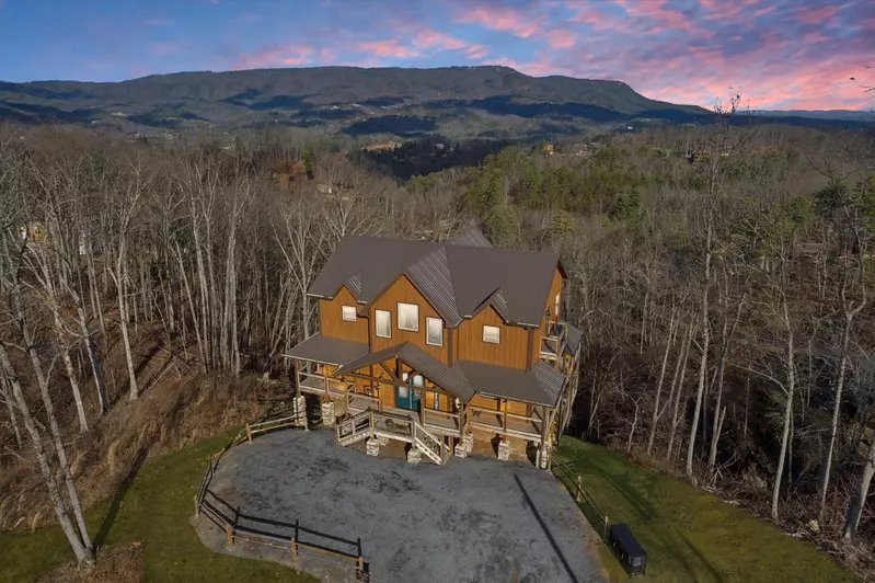 Moonshine Mountain Lodge