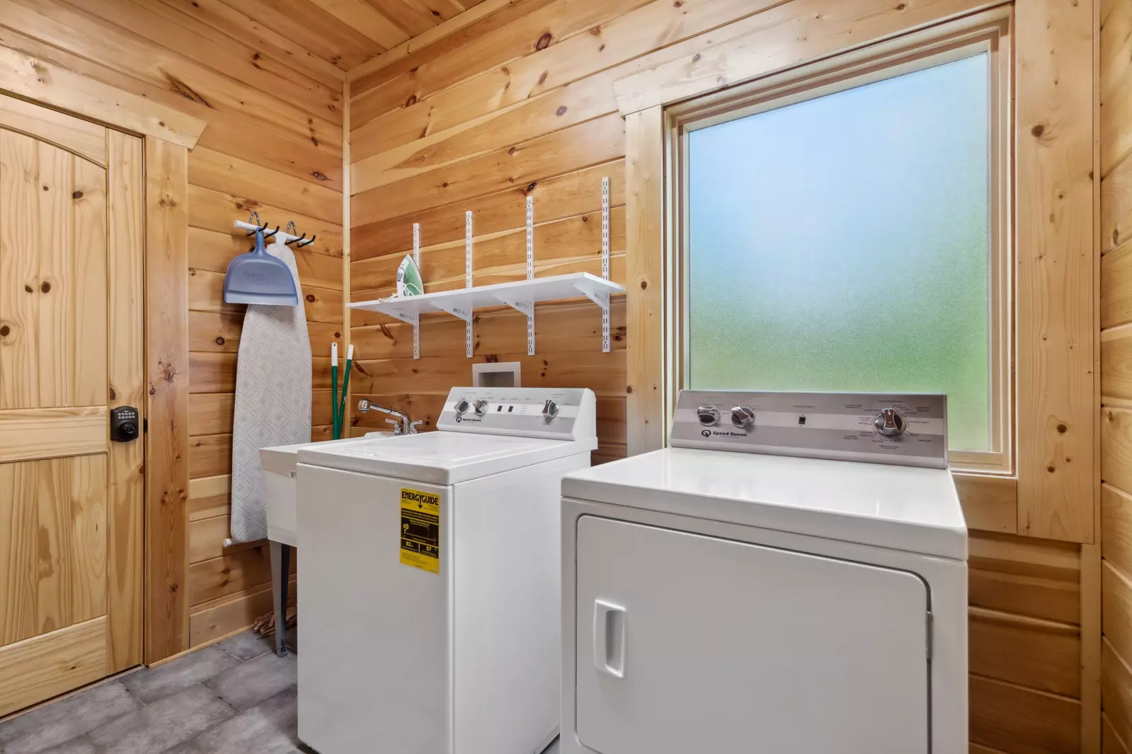 Property image, Interior, of Peak A View