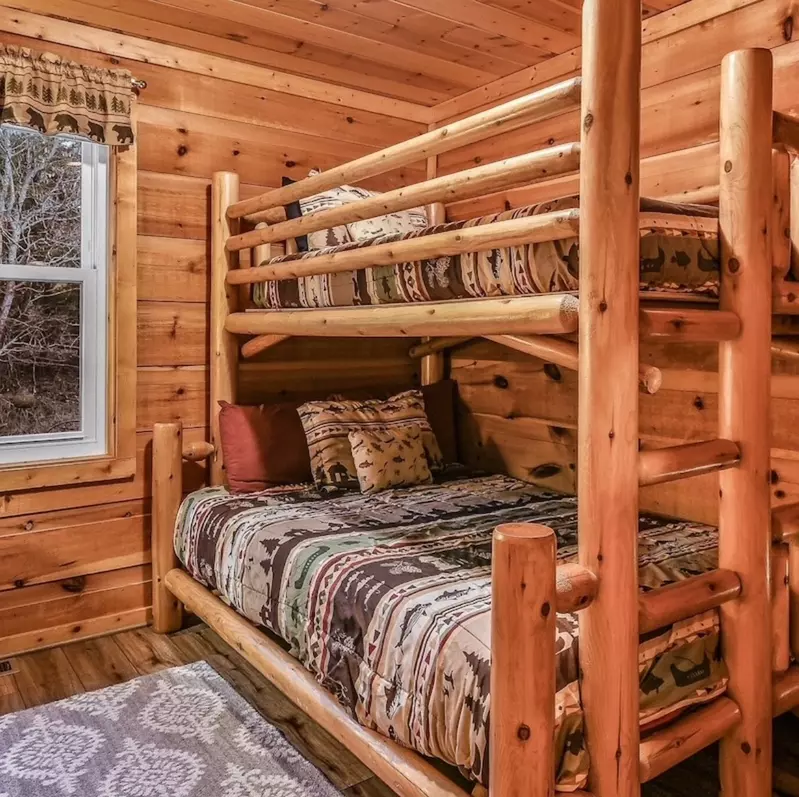 Kids bunkbed room sleeps 3