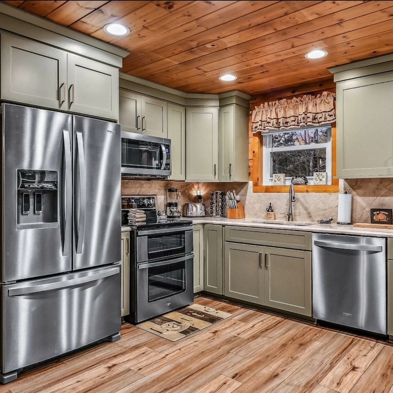 Newly remodeled kitchen, flooring and appliances