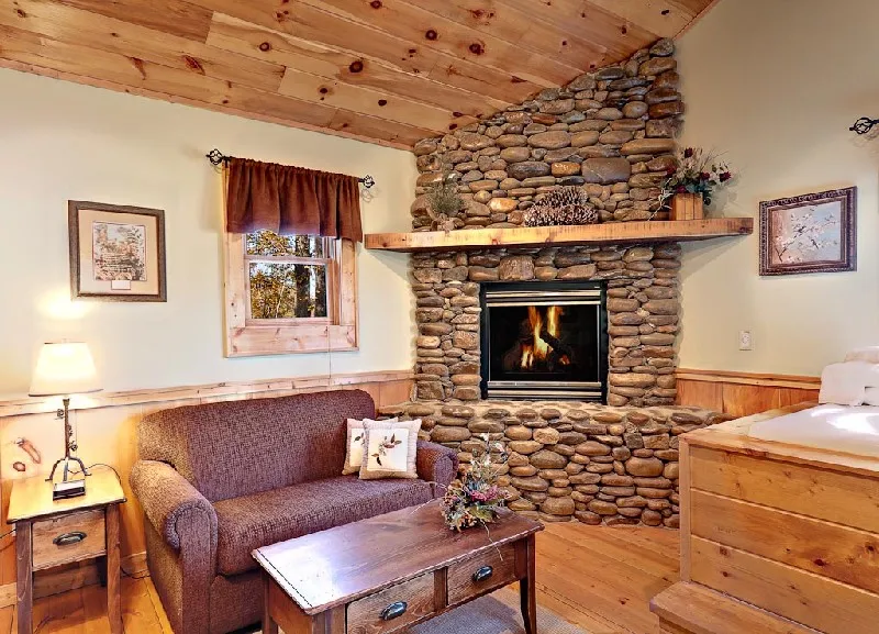 #Gatlinburgcabins, #Pigeonforgecabins, livingroom with fireplace