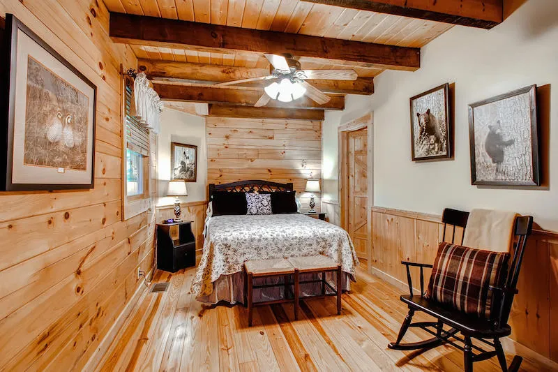 2 Bedroom Cabin in Gatlinburg