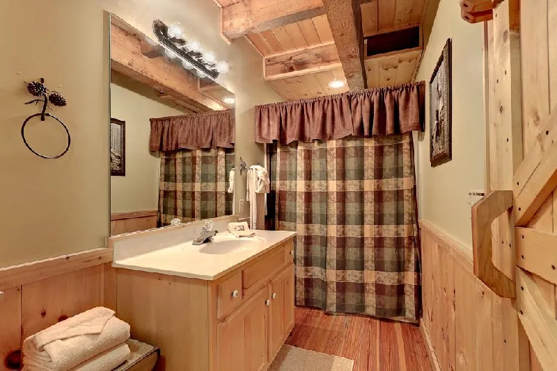 #Gatlinburgcabins, #Pigeonforgecabins, Bathroom 