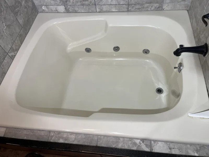Jetted tub in bath. Great for 2 adults, or washing the little ones.