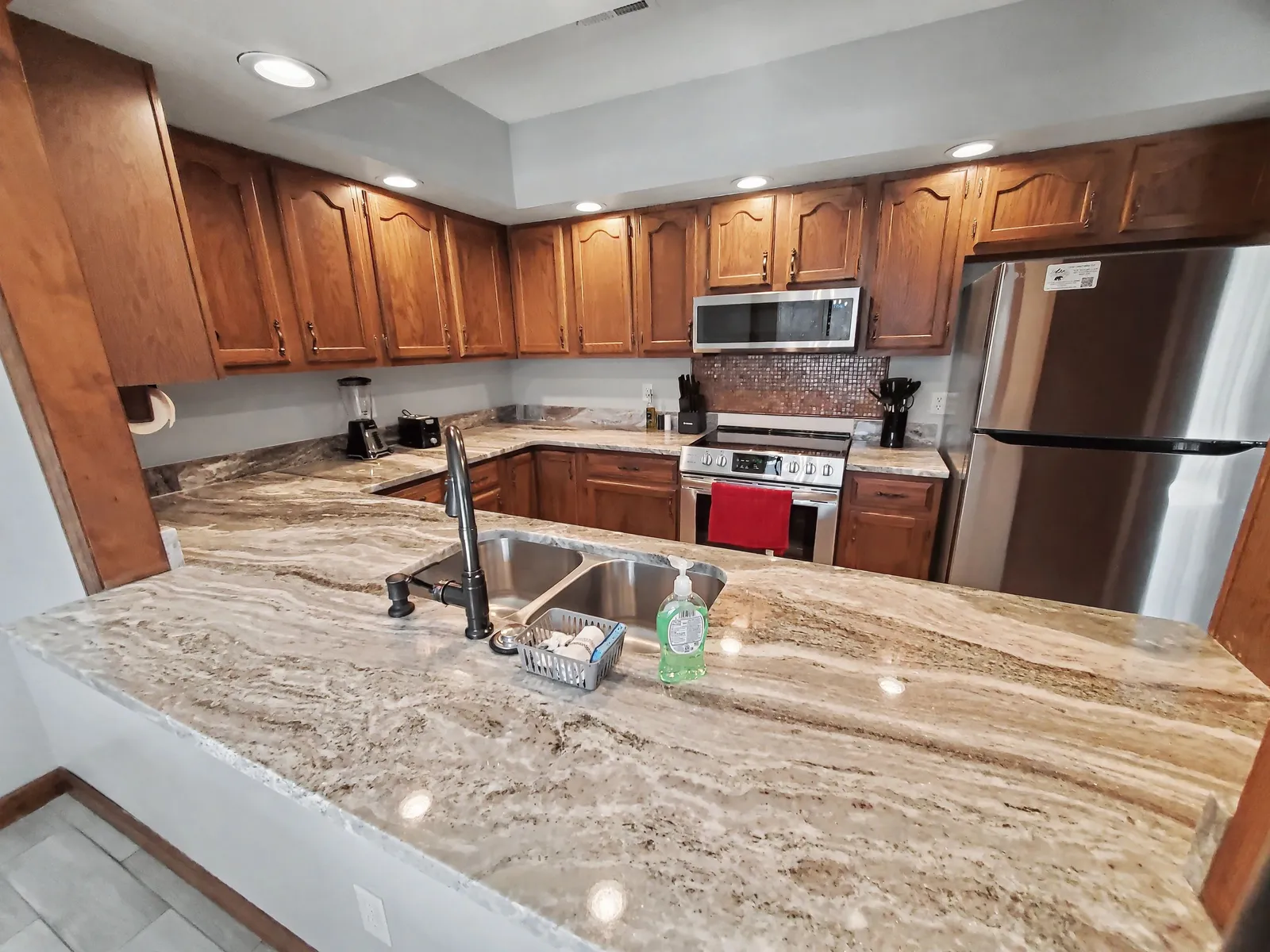 Full featured kitchen with granite countertops