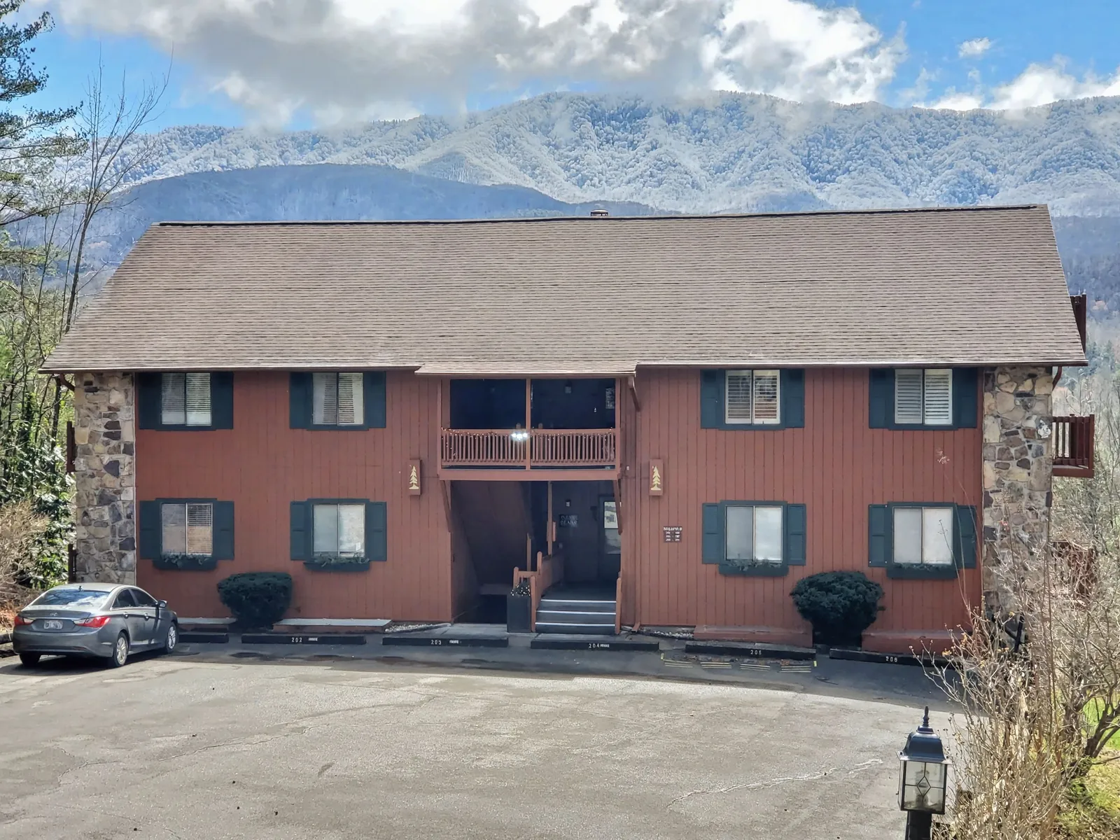 Exterior picture of the condominium building