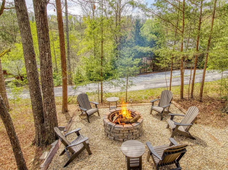 Sweet Dreams front yard with fire pit