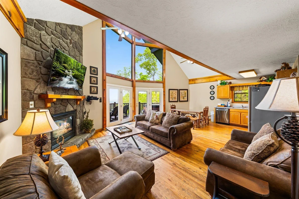 Peekin' Over Pigeon Forge