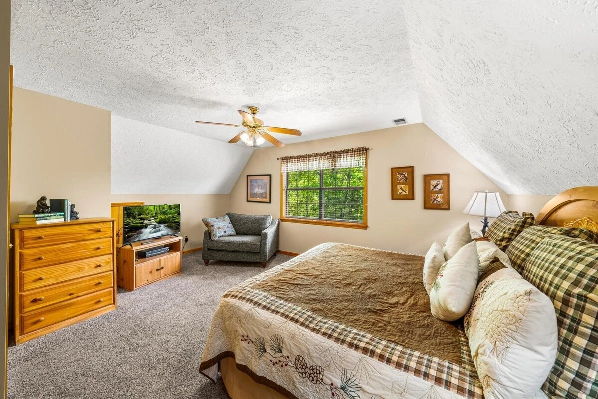 Peekin' Over Pigeon Forge