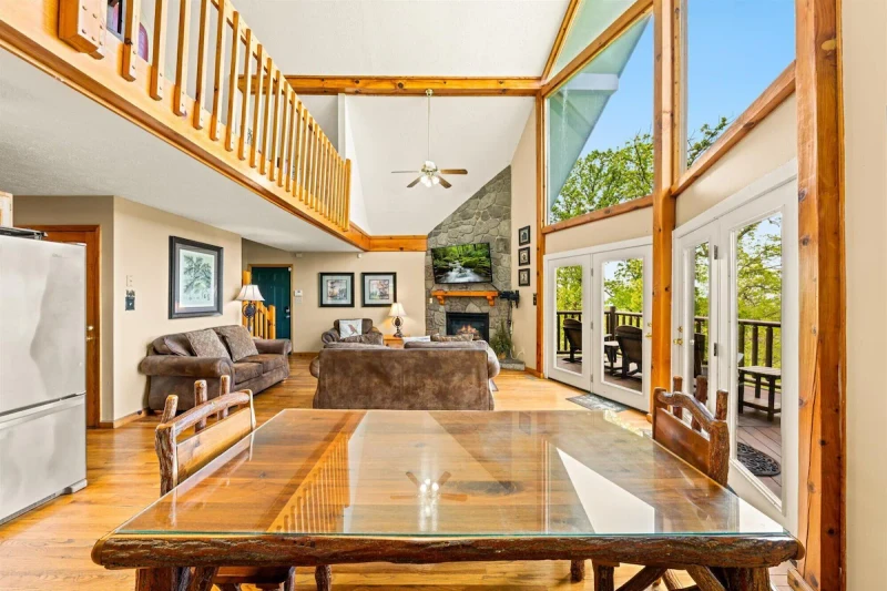 Peekin' Over Pigeon Forge