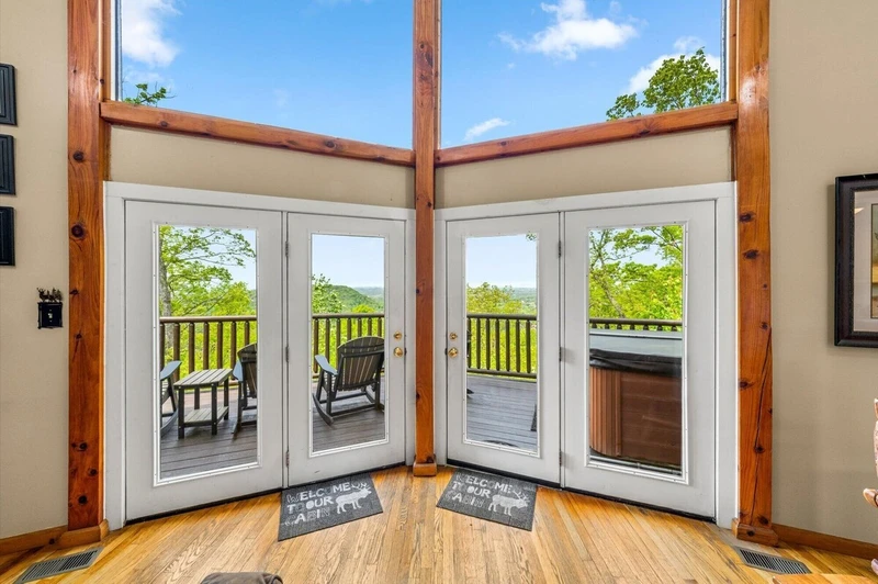 Peekin' Over Pigeon Forge