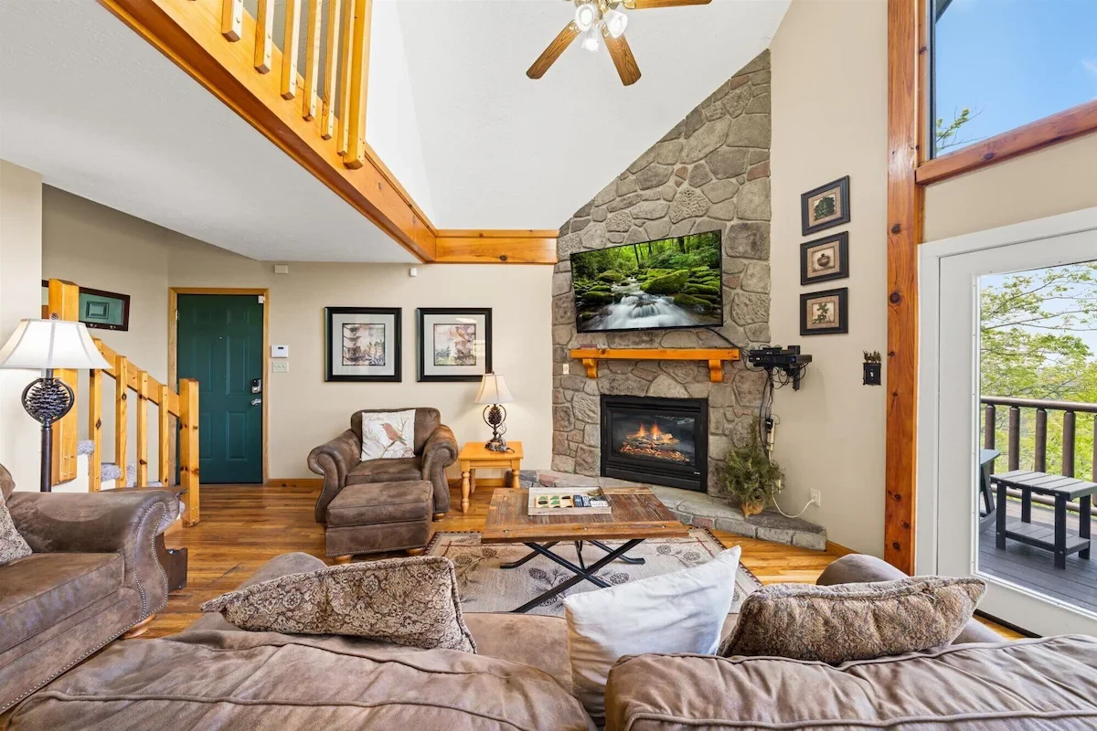 Peekin' Over Pigeon Forge