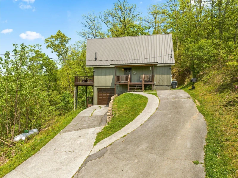 Peekin' Over Pigeon Forge