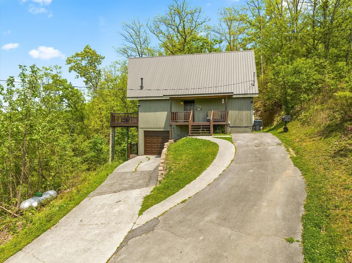 Peekin' Over Pigeon Forge