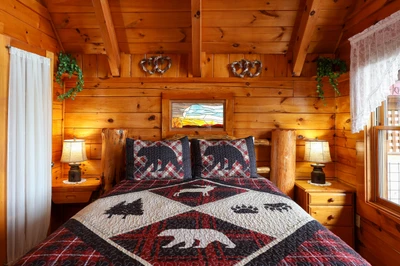 HONEY BEAR HIDEAWAY
