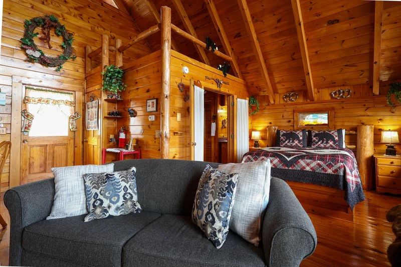 HONEY BEAR HIDEAWAY