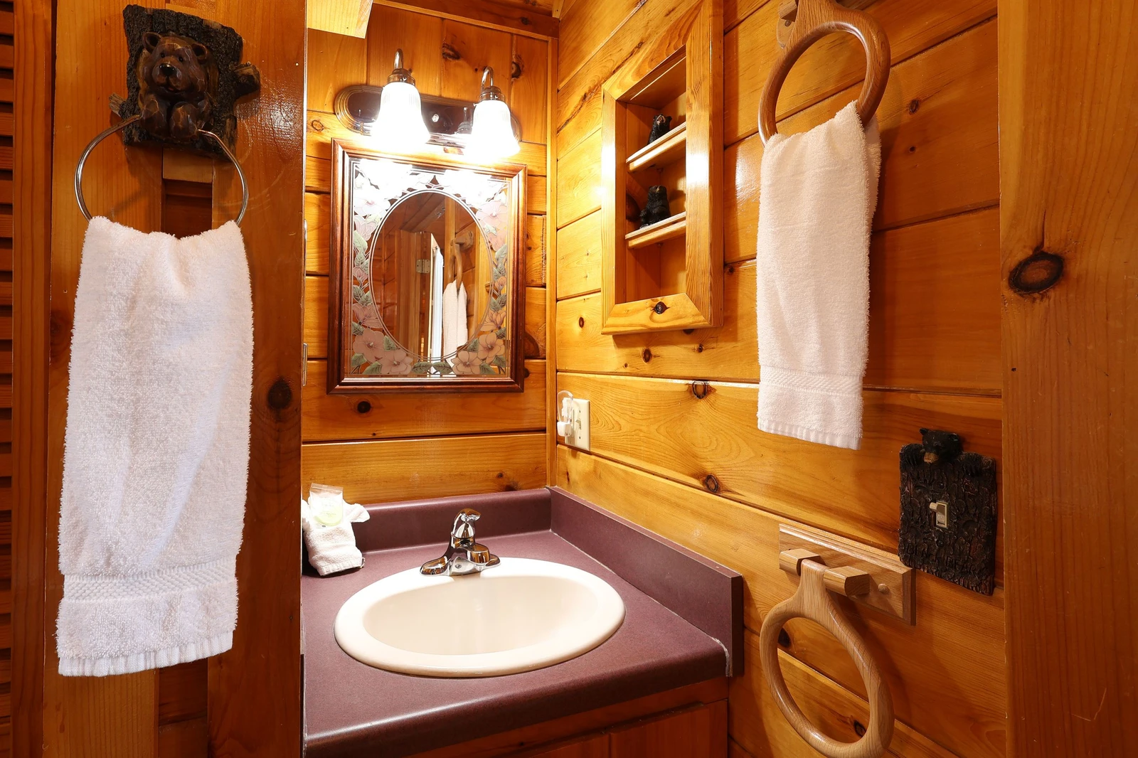 HONEY BEAR HIDEAWAY