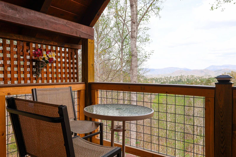 HONEY BEAR HIDEAWAY
