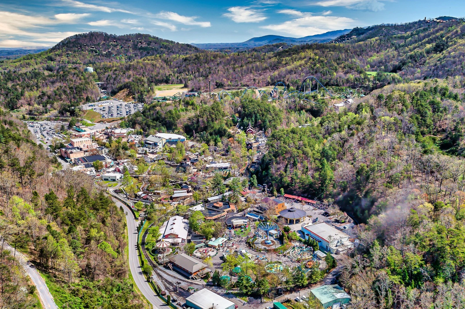 Soak in sweeping Smoky Mountain views and the excitement of Dollywood. From thrilling coasters to family-friendly fun, you’re perfectly positioned to enjoy one of Tennessee’s top attractions.