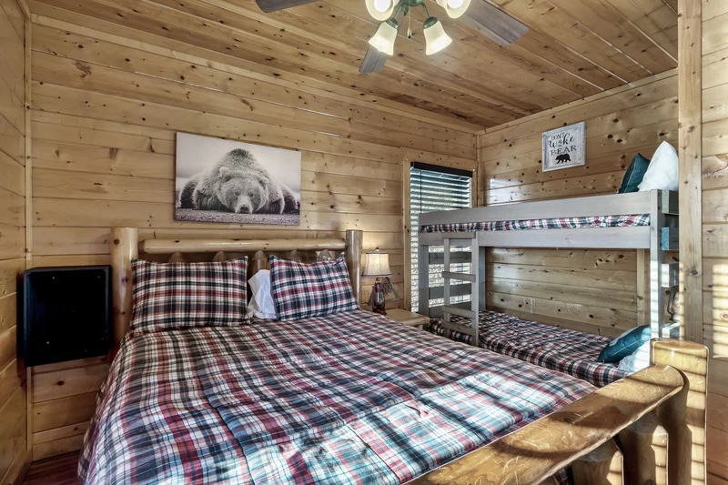 Queen bed plus twin over twin bunkbeds