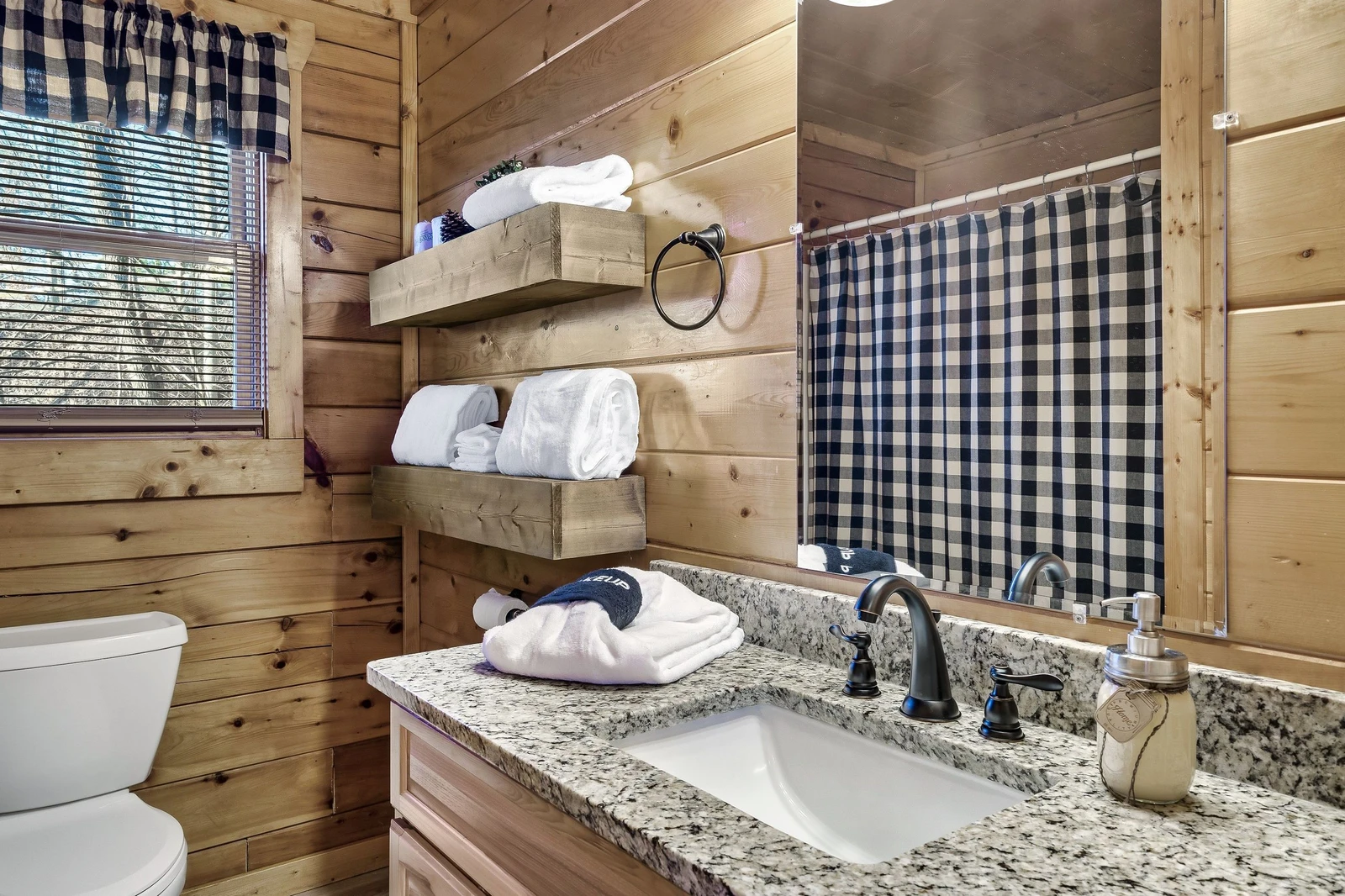 Main level full bathroom