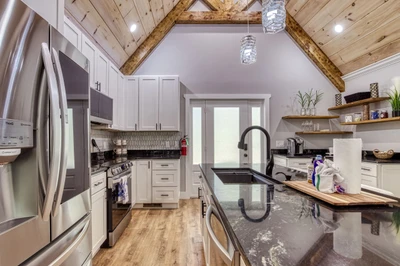 Mountain Lake Home fully furnished kitchen