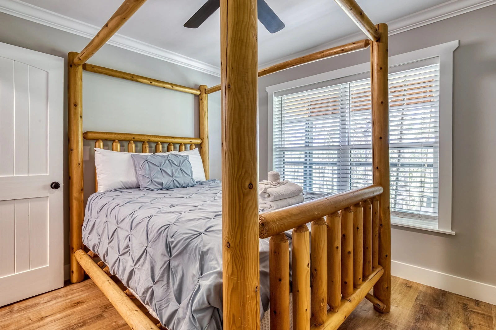 Mountain Lake Home bedroom with queen size bed
