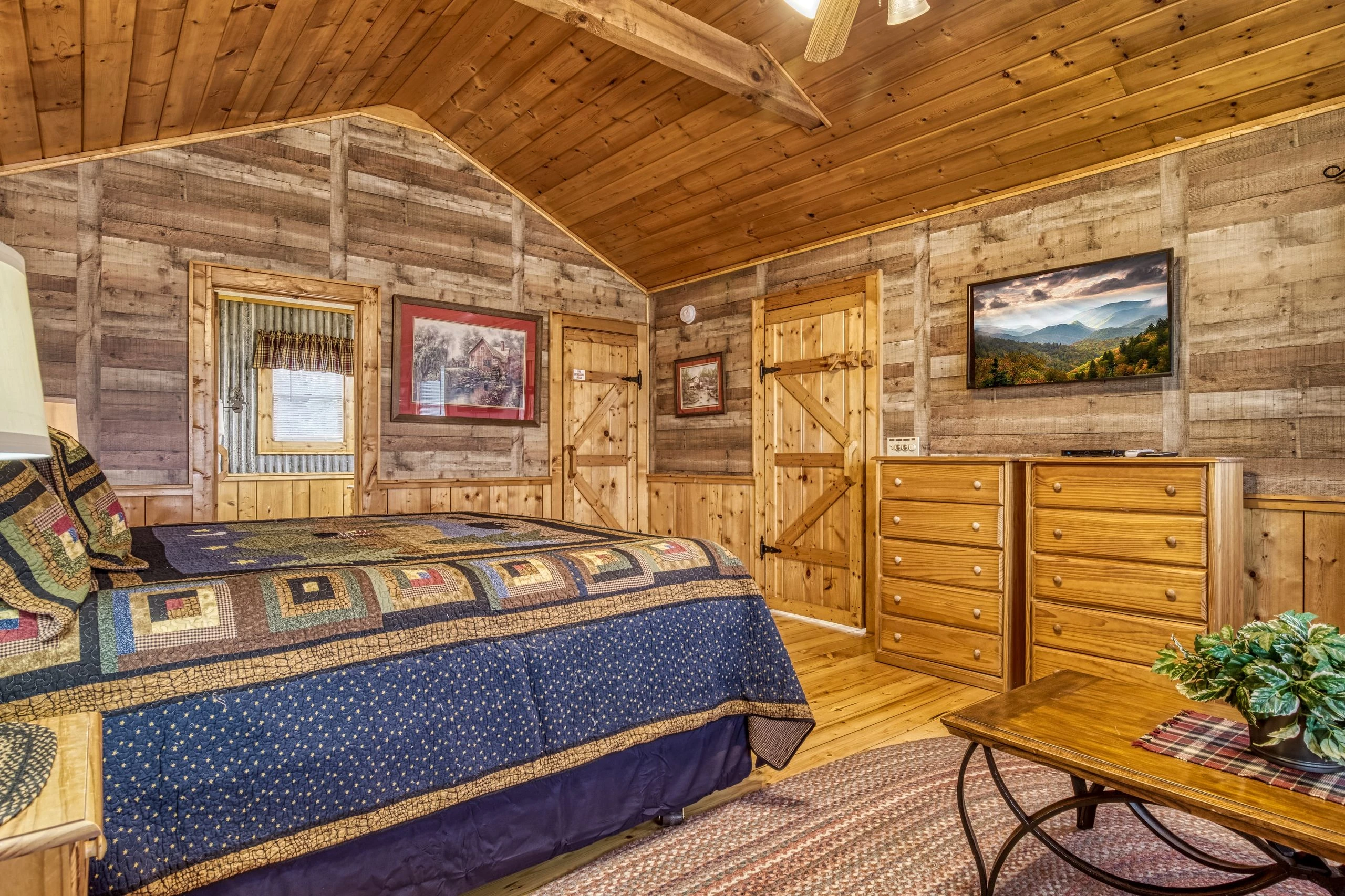 Top of the World - 2 bedroom Cabin in Sevierville - Heartland