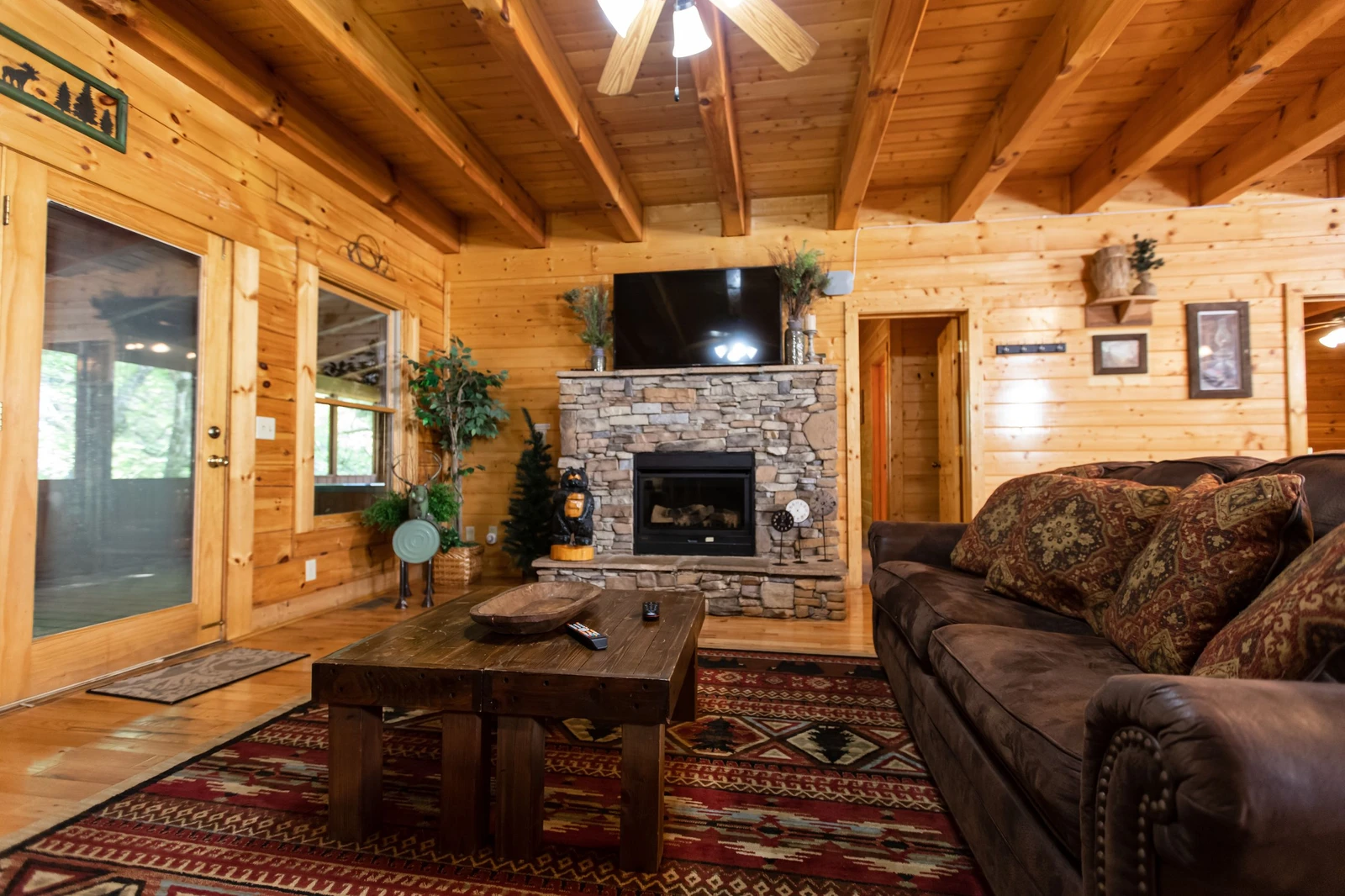 Property image, Exterior, of Rushing Water Lodge