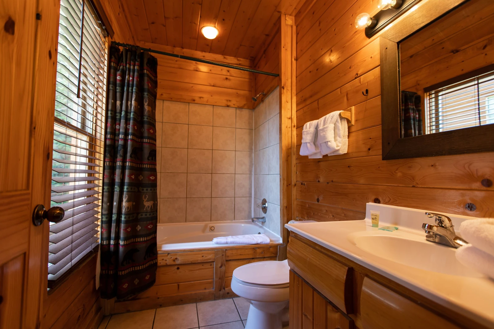Property image, Exterior, of Rushing Water Lodge