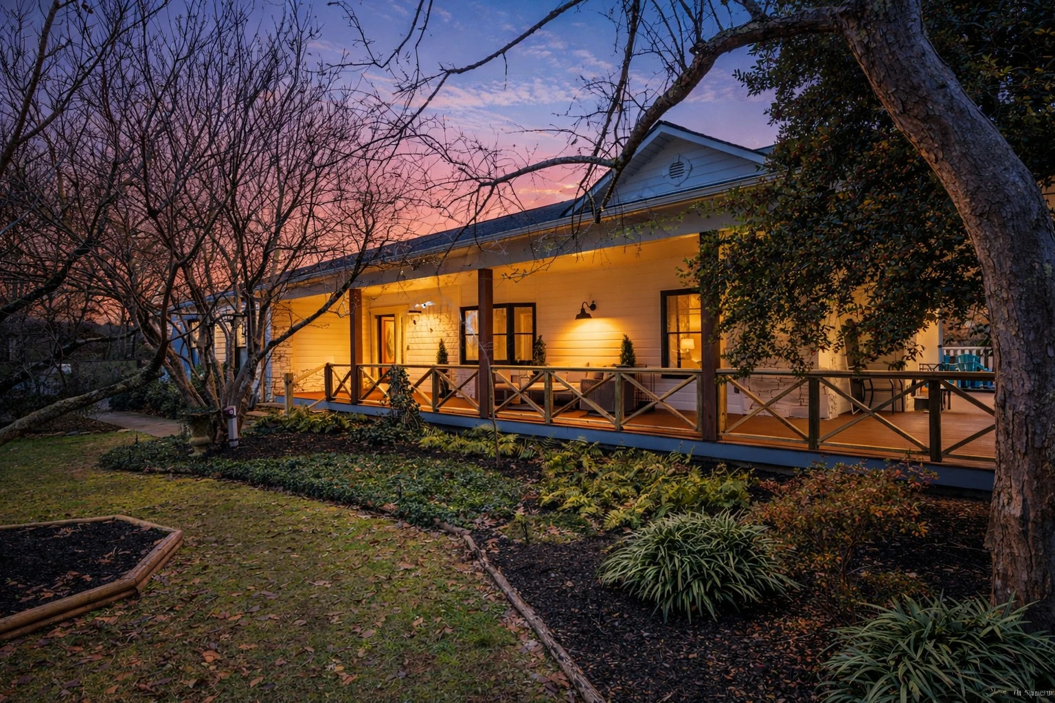 Property image, Exterior, of Bluff Mountain Inn