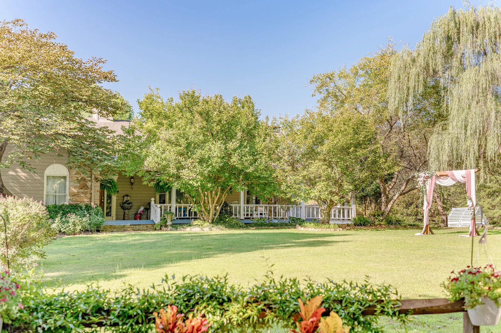 Property image, Exterior, of Bluff Mountain Inn