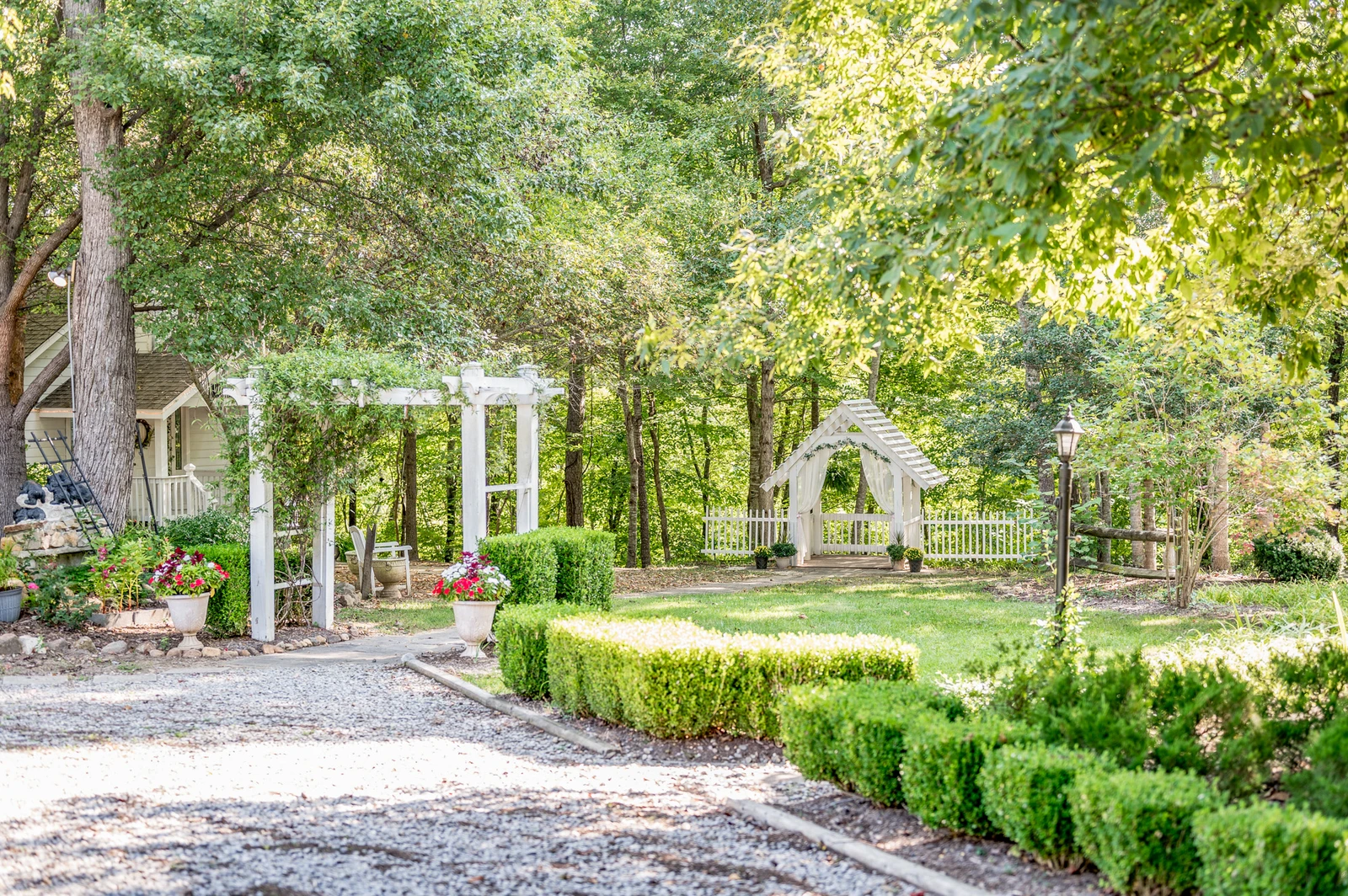 Property image, Exterior, of Bluff Mountain Inn