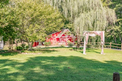 Property image, Exterior, of Bluff Mountain Inn