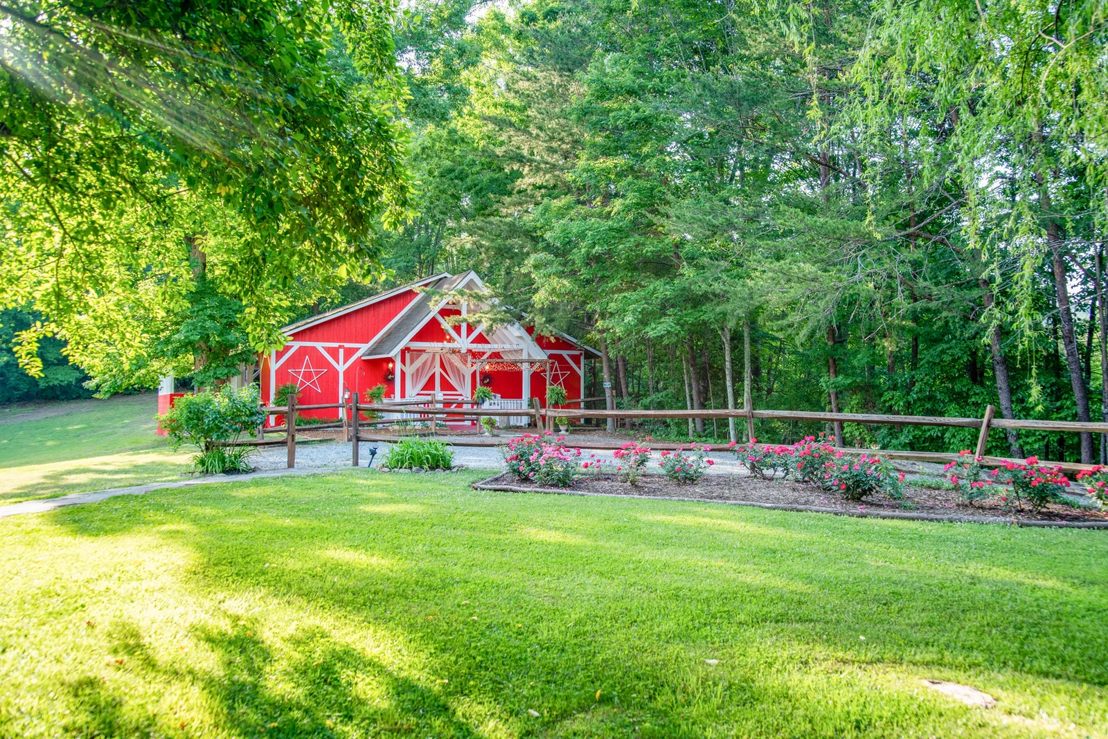 Property image, Exterior, of Bluff Mountain Inn