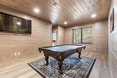 Property image, Interior, of Smoky Poolside Chalet