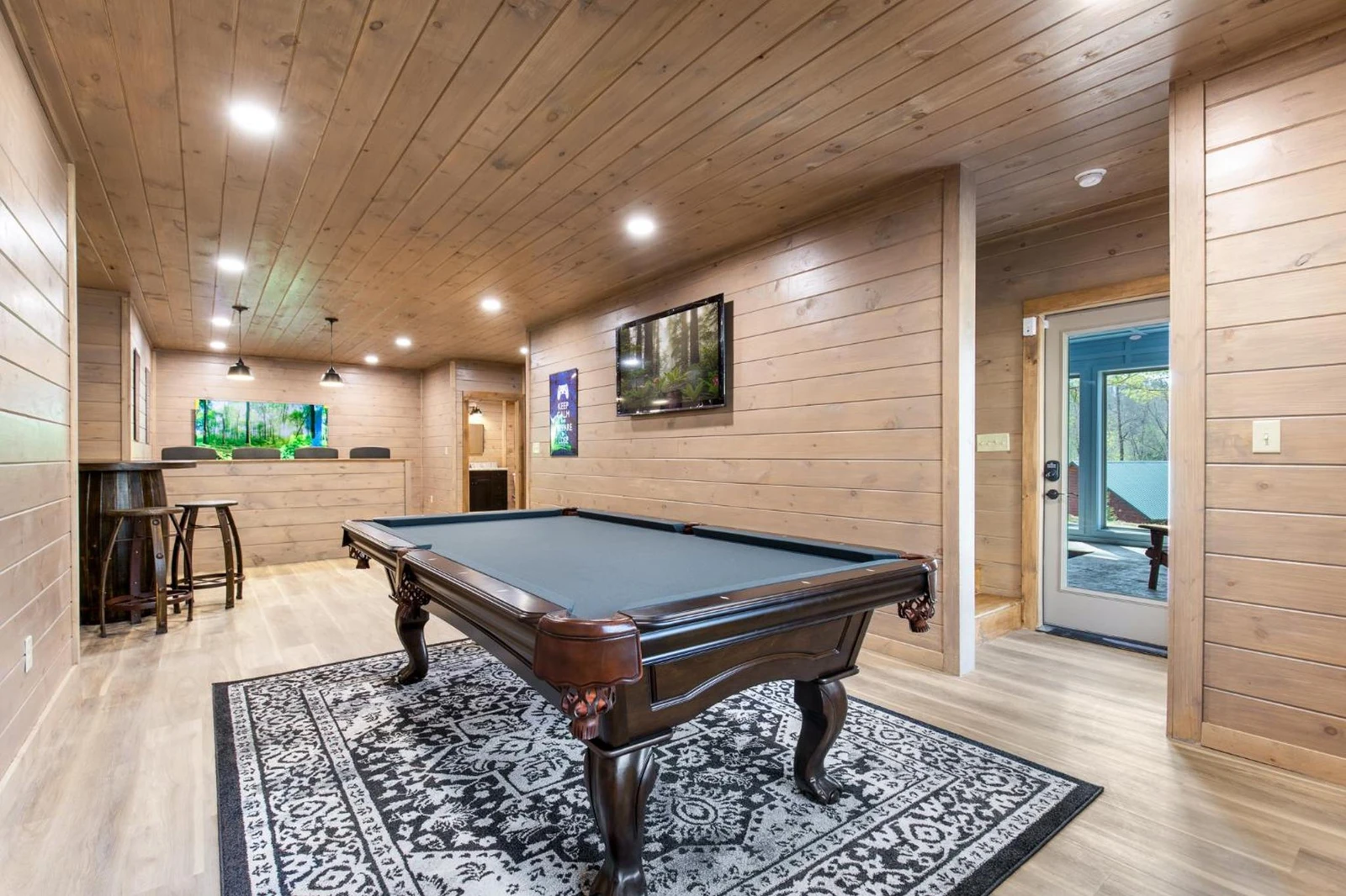 Property image, Interior, of Smoky Poolside Chalet