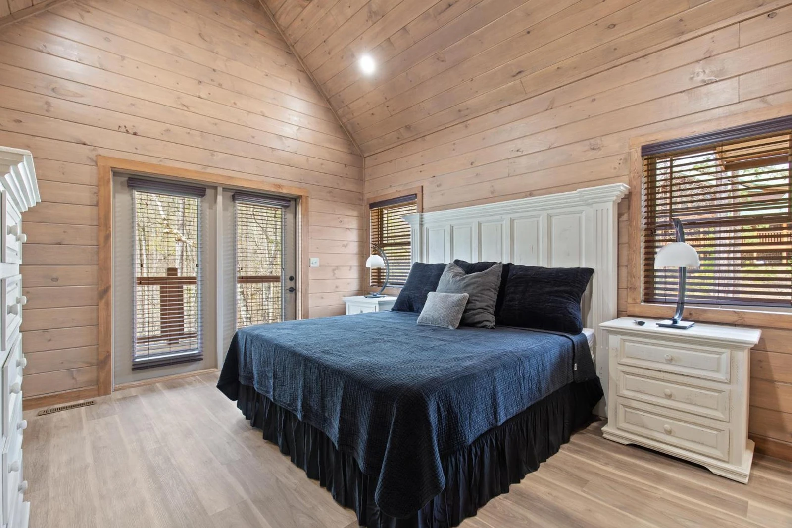Property image, Interior, of Smoky Poolside Chalet