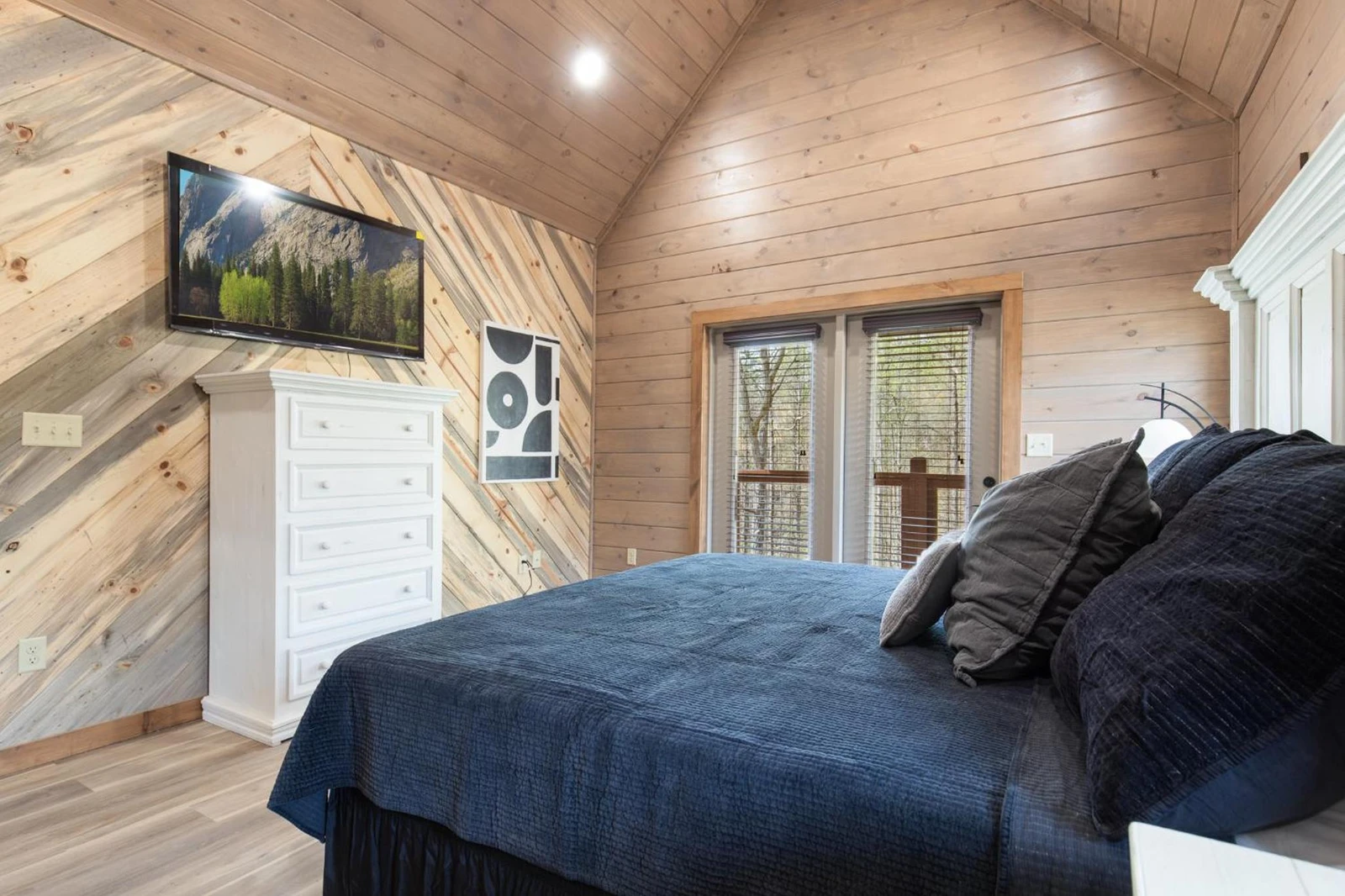 Property image, Interior, of Smoky Poolside Chalet