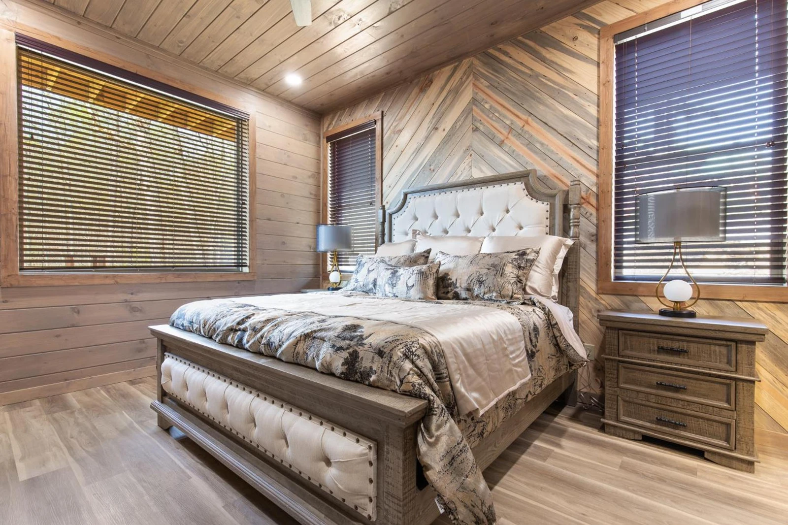 Property image, Interior, of Smoky Poolside Chalet
