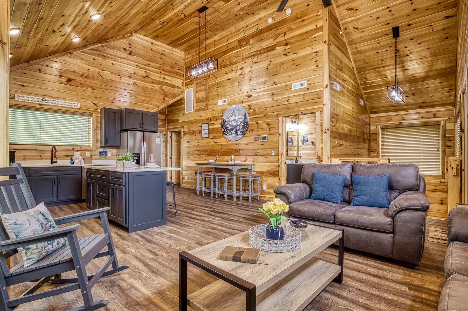 Mountain Memories living room, kitchen, and dining area