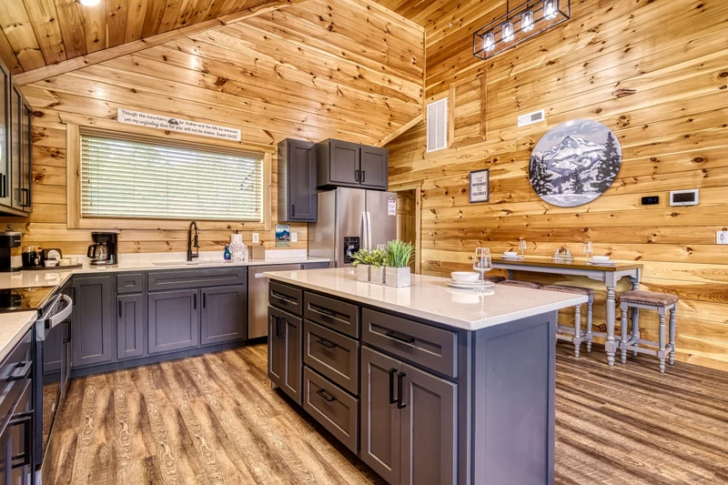 Mountain Memories fully furnished kitchen, kitchen island, and dining area