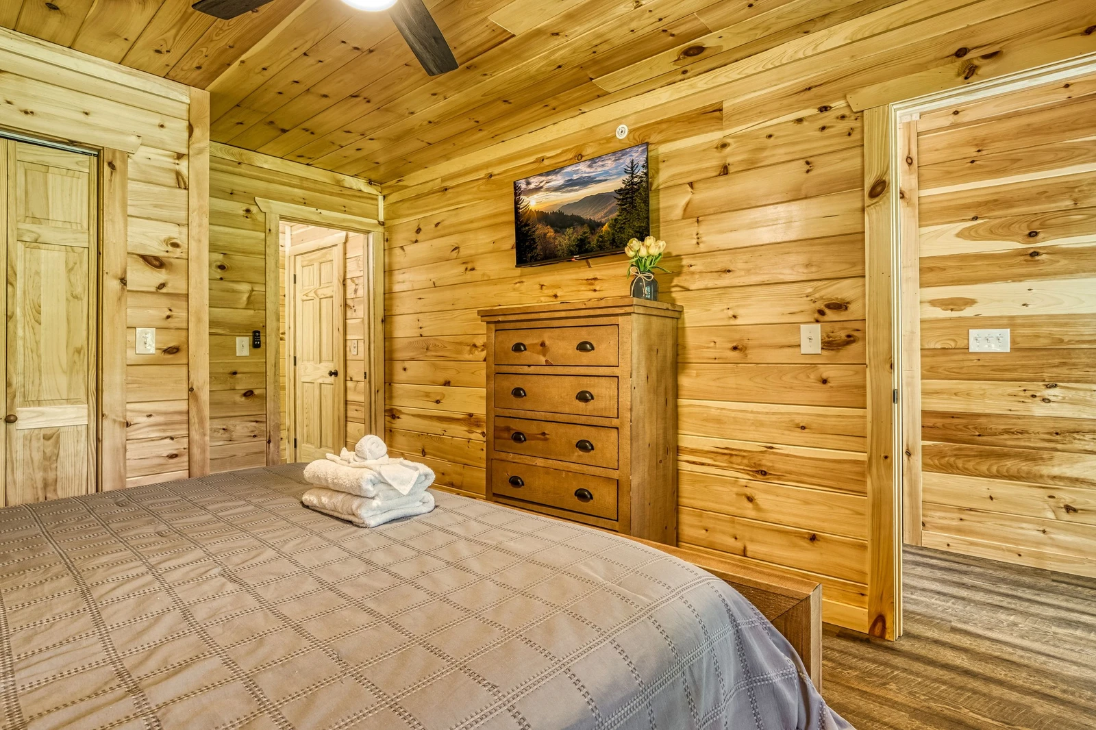 Mountain Memories main level bedroom with 40 inch TV and king size bed