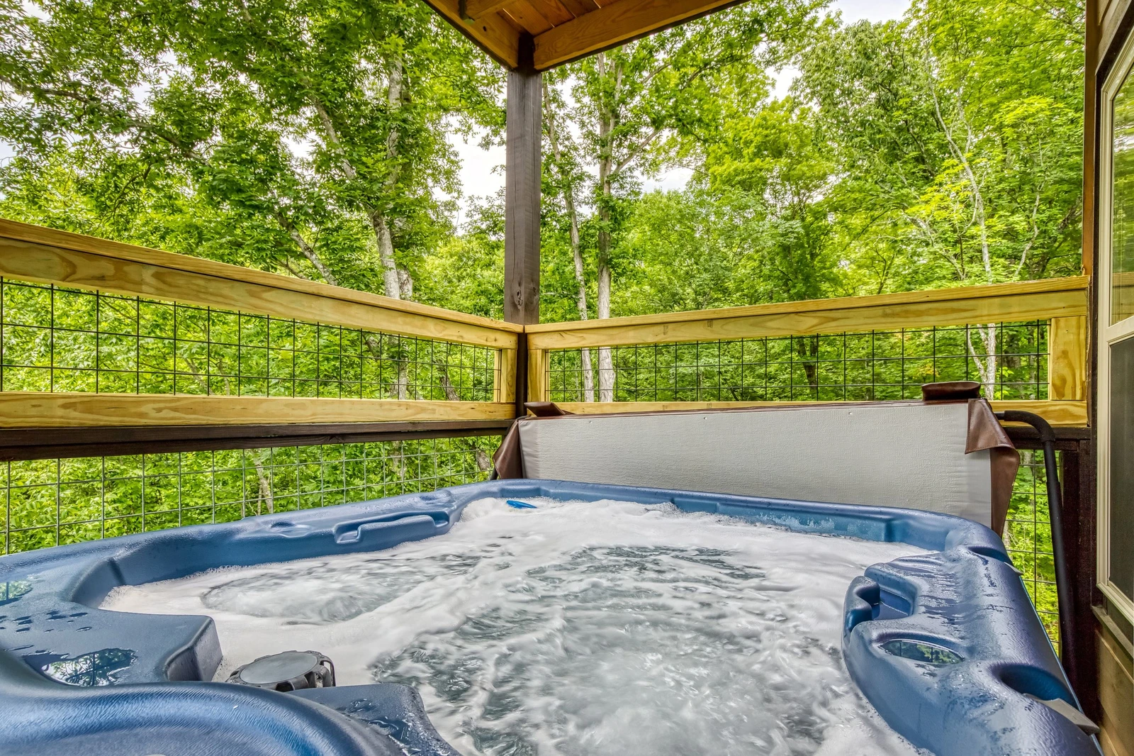Mountain Memories hot tub