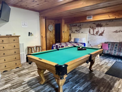 SUMMER GAME ROOM