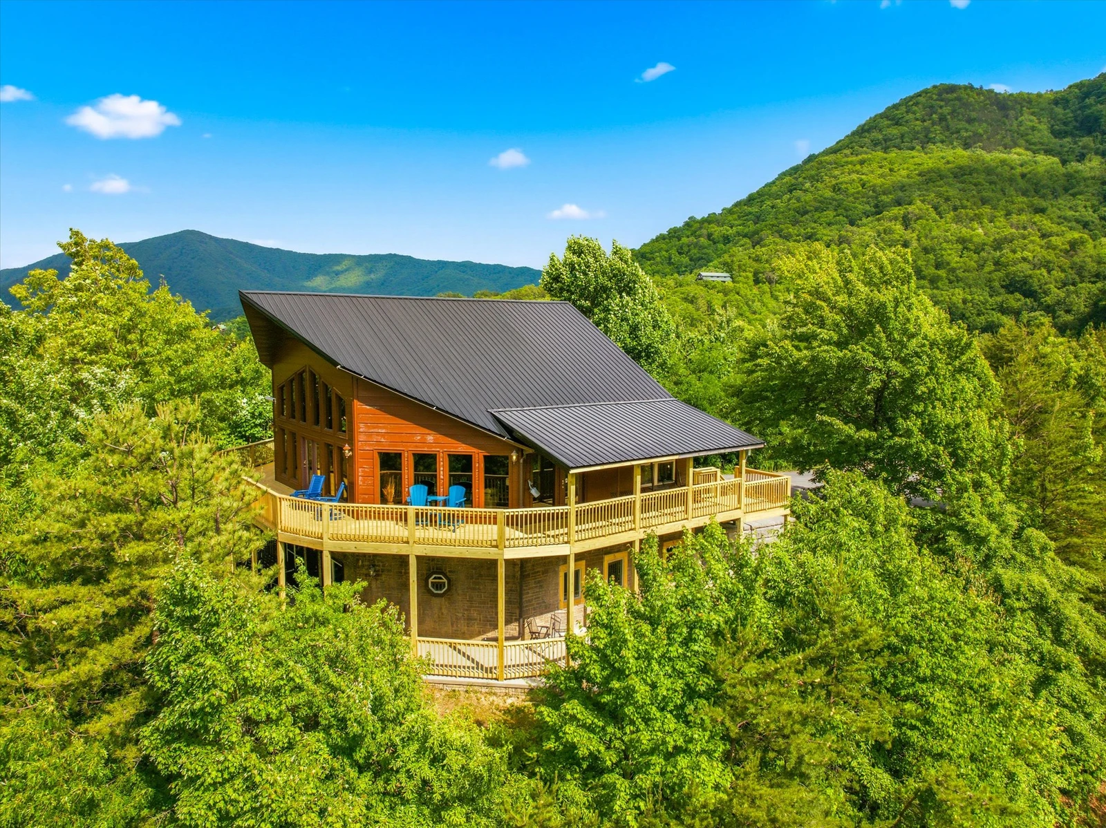 Evergreen Majesty Lodge