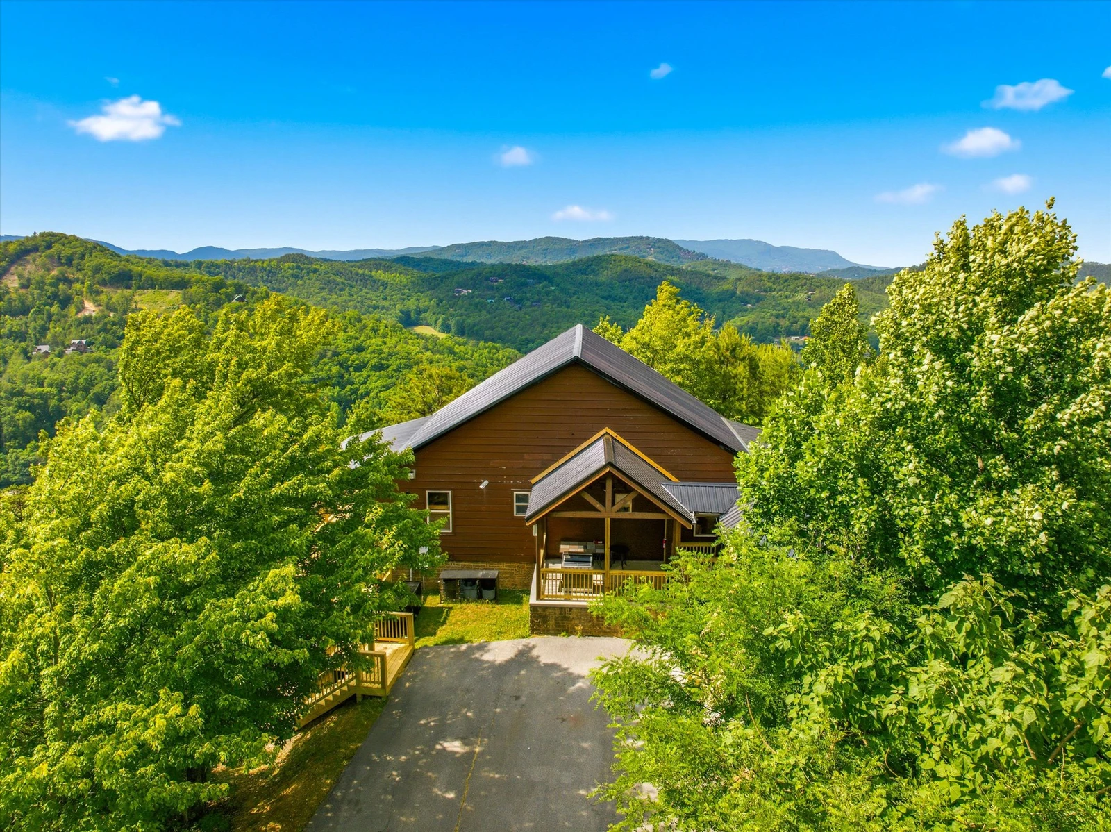 Evergreen Majesty Lodge