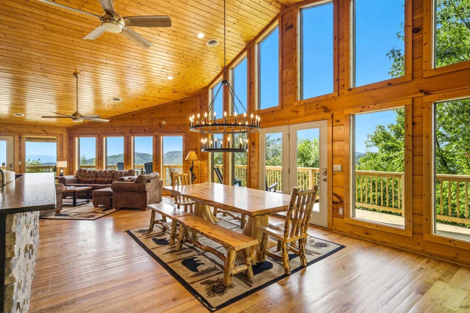 Evergreen Majesty Lodge